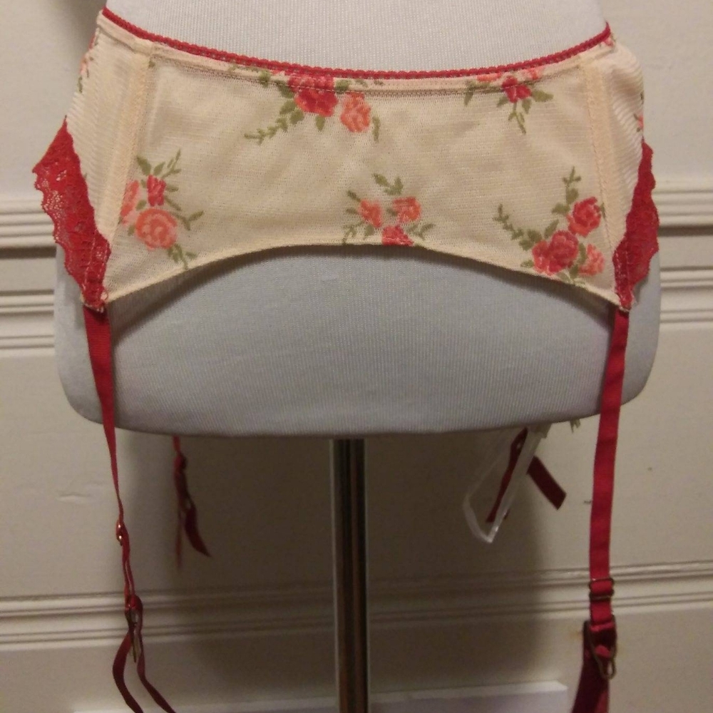 Pamela Anderson Peach Flower with lace Garter
